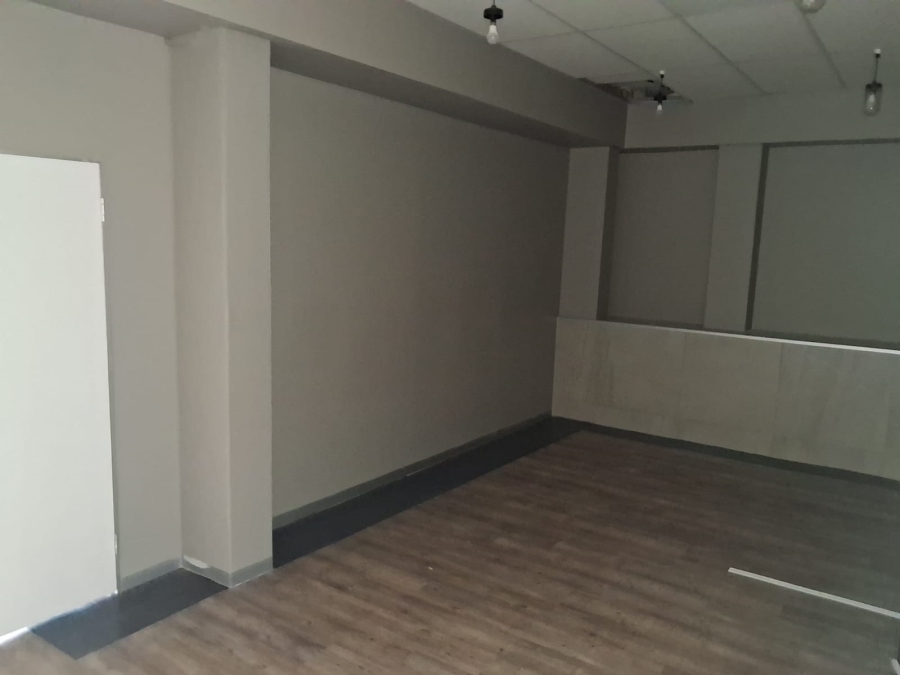 To Let Commercial Property for Rent in Quigney Eastern Cape